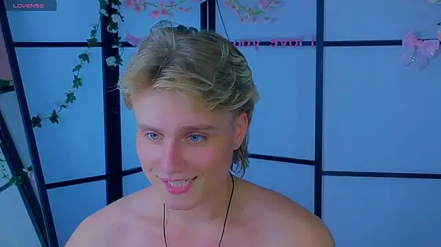 แชท XXX สดของ cumboydoll