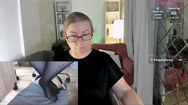 Alexandra_Kind 现场XXX聊天