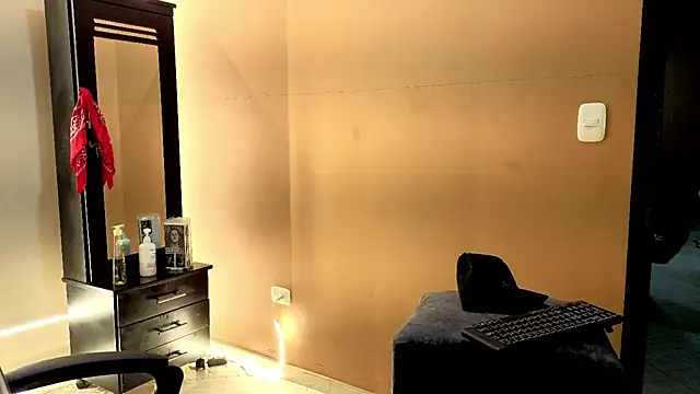دردشة LeoTease الجنسية المباشرة