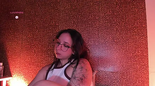 Show modela Apartment28 na web-kameri