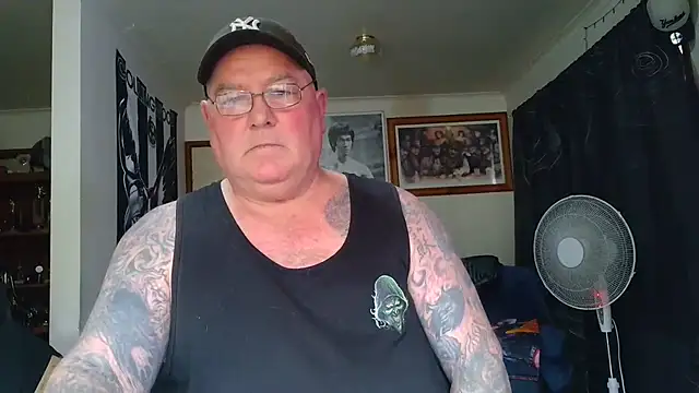KINKYBLUEYES69's Webcam Show