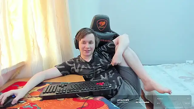 iliaskrislove লাইভ XXX চ্যাট