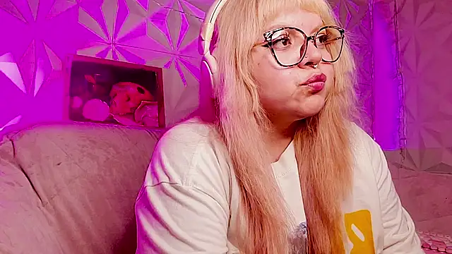 แชท XXX สดของ Satyn_doll
