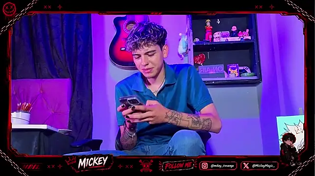 Mickey_Magic: διαδικτυακό σόου στην κάμερα