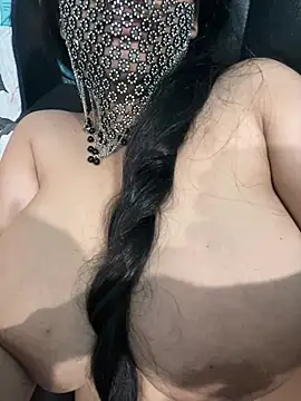 tyuiimbcxdb's Live XXX Chat