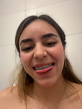 Nathashaa_Velvet Adlı Modelin Canlı XXX Sohbeti