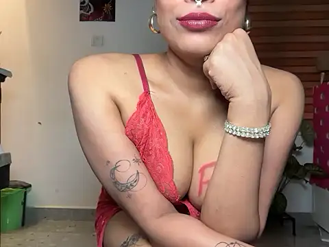 LucytheDevilQueen Adlı Modelin Web Kamerası Şovu