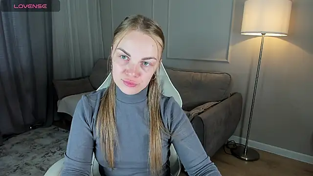 lolalitte Adlı Modelin Canlı XXX Sohbeti