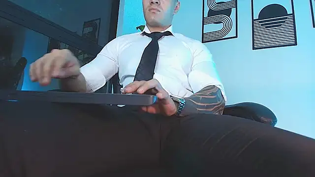 ALPHA_DOMINUS_ Show in webcam