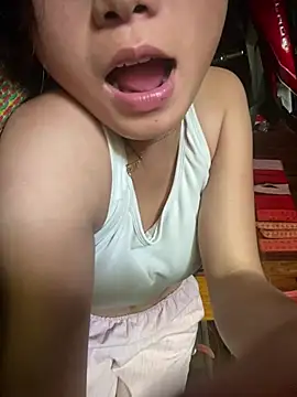 Emmi_cute9x élő XXX-chatje