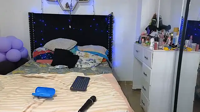 Chat XXX en directo de charlotte_077
