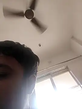 vinay_smalldick Adlı Modelin Canlı XXX Sohbeti
