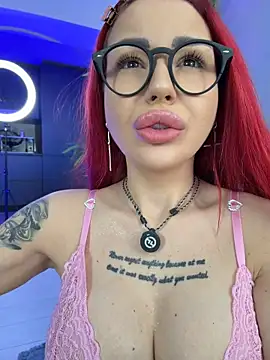 NaomyFlame Adlı Modelin Canlı XXX Sohbeti