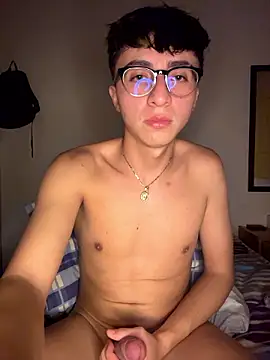แชท XXX สดของ CamiRojas_boy