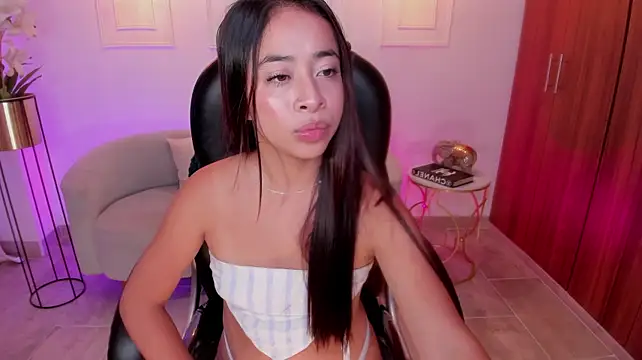 Živý XXX chat July_Adams