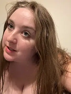 Caligirl9895 Adlı Modelin Canlı XXX Sohbeti