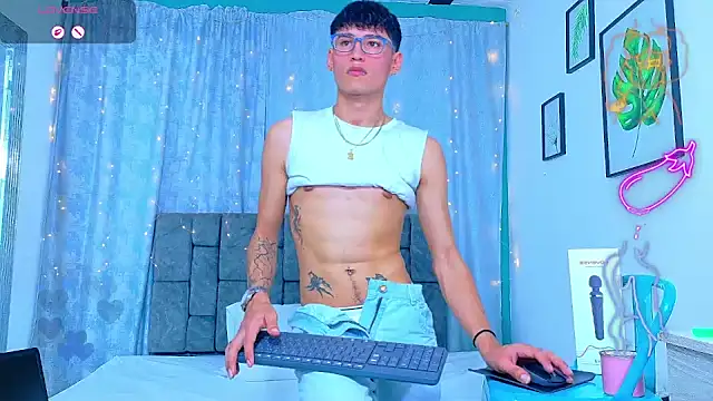 NicolasTorrez 即時 XXX 聊天