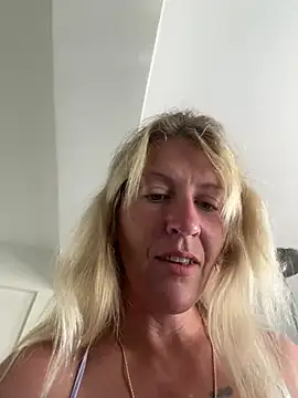 Živý XXX chat AtomBlondy