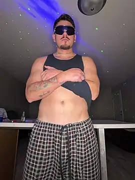 צ'אט XXX בשידור חי של MrBadBoyX
