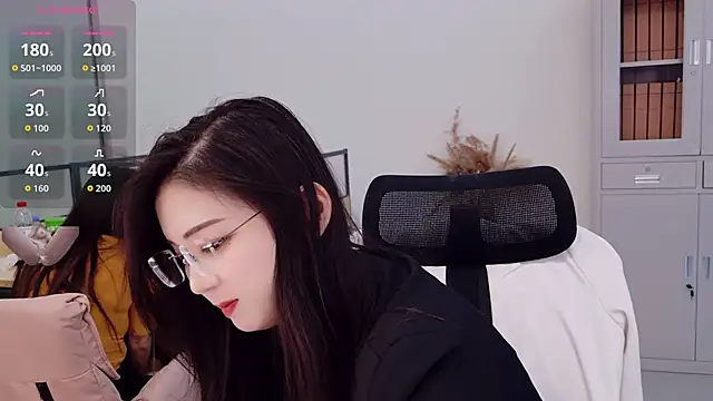 XXX chat uživo modela yangyang-777