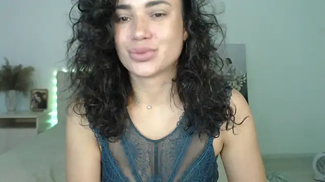 צ'אט XXX בשידור חי של RoxannePure