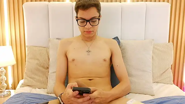 Hell_Boy_06 live XXX chat