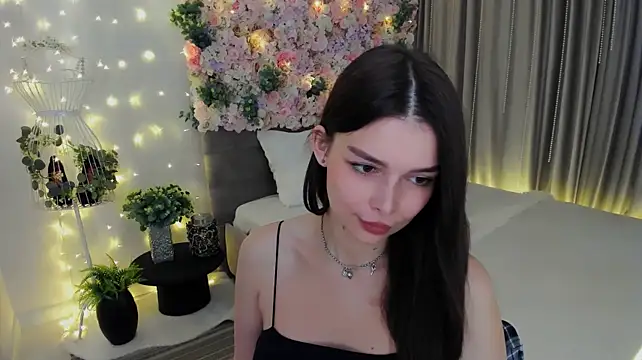 ContinentOfTranquility's Live XXX Chat
