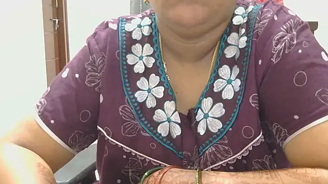 Nisha-telugu Chat XXX in diretta