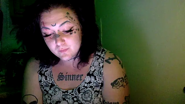 CurvyTrans2002's Live XXX Chat
