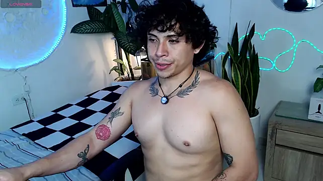 XXX chat uživo modela no_face_69