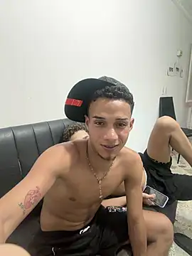 Онлайн чат XXX friends_lust_latin