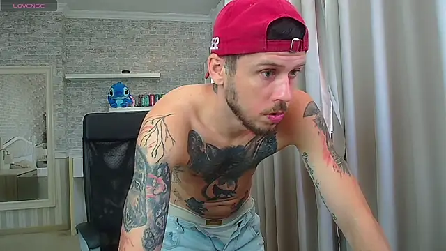 JonahShaw's Live XXX Chat