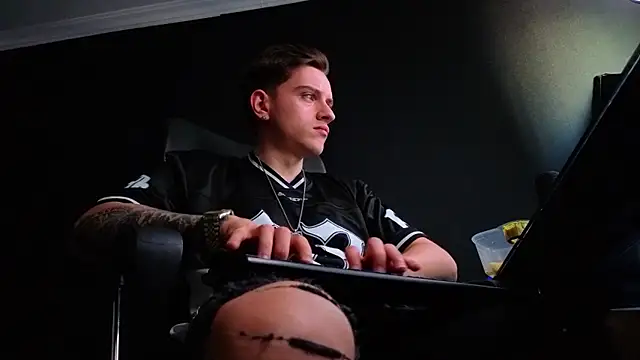 FelixStarkkのライブXXXチャット