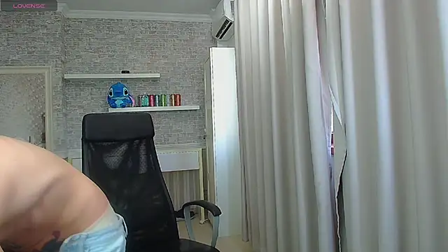 Show modela JonahShaw na web-kameri