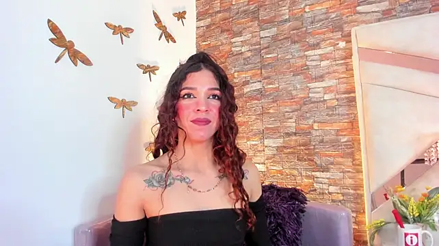 Chat +18 de evelyn__rose1 ao vivo