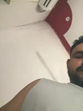 הופעת וובקאם של hunkboy09