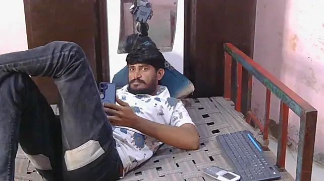Chat +18 de HotXKrish ao vivo