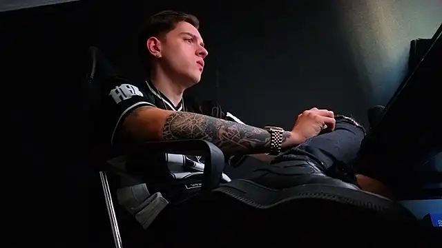 FelixStarkk 라이브 XXX 채팅