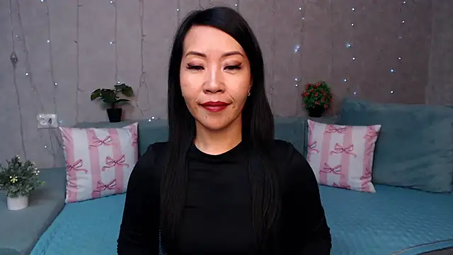 LiaPak Live XXX Chat