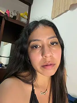 Chat +18 de kari_rive ao vivo