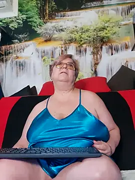 צ'אט XXX בשידור חי של QueenPammy1