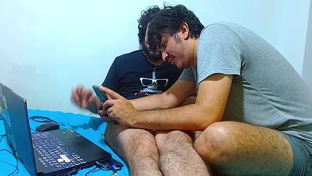 הופעת וובקאם של noah_miyake