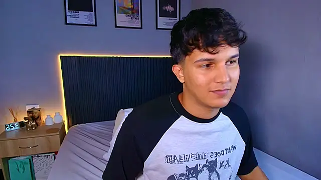 Leo_Savage_ live XXX chat