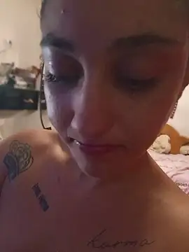 SexDrogsAndStripchat – Kamerová šou