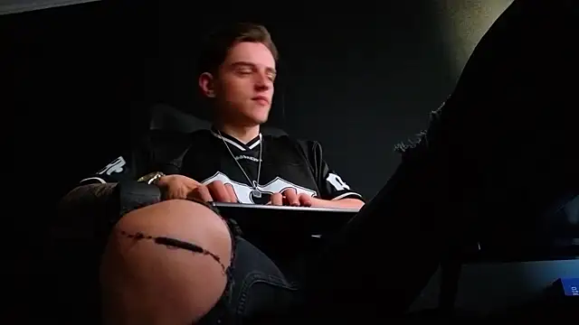 FelixStarkk 라이브 XXX 채팅