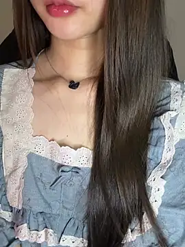 Yiyina_17's Live XXX Chat