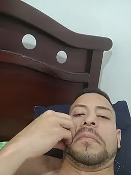 Cris_LaCobra_'s Live XXX Chat
