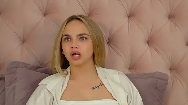 AnitaVenture's Live XXX Chat