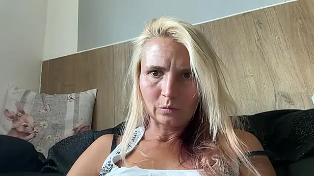 s-te-fan-i's Live XXX Chat