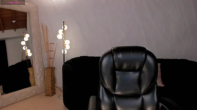 Chat +18 de KayraLanne ao vivo